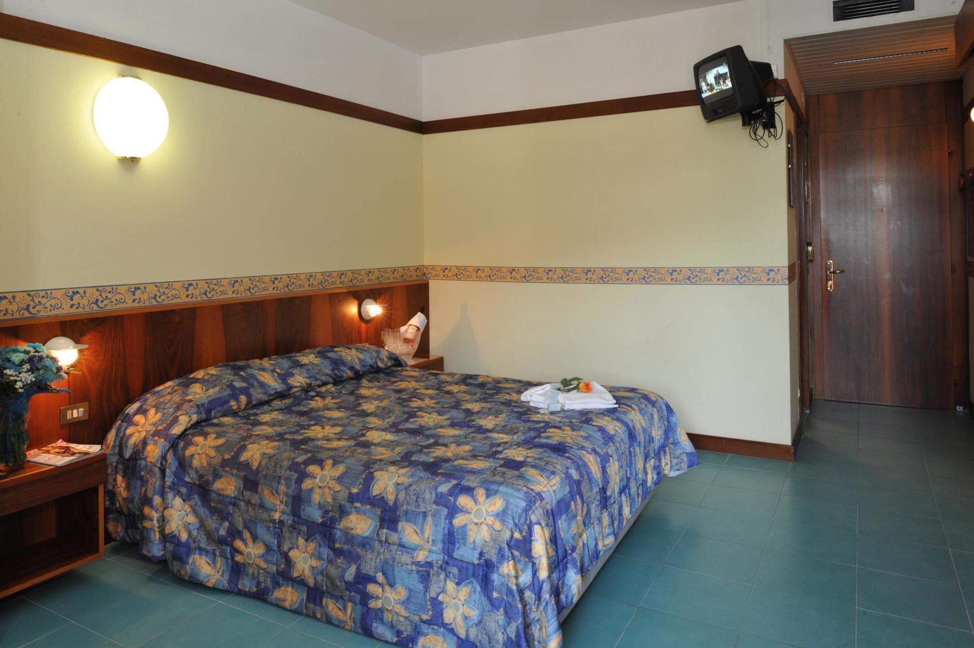 Hotel Royal Garda  Exterior photo